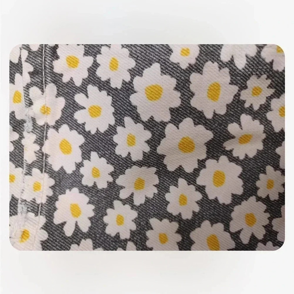 Zara Dark Grey With Daisies High Rise Button Fly Shorts  Size 0 - Picture 9 of 10